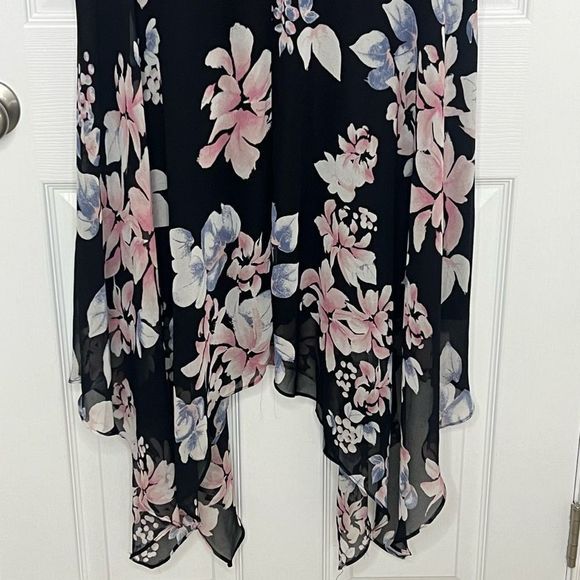 Lane Bryant Asymmetrical Hem‎ Floral Lined Sleeveless Mini Dress Size 14 - Picture 4 of 12